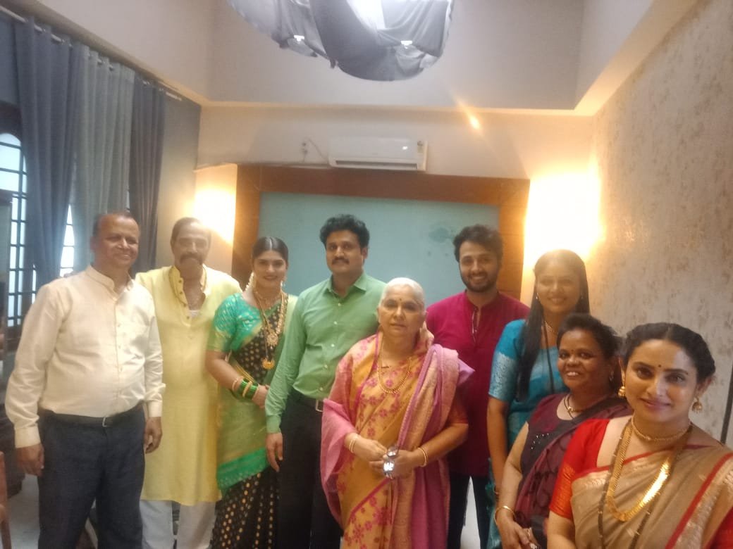 With the artists of Sanai Choughade.